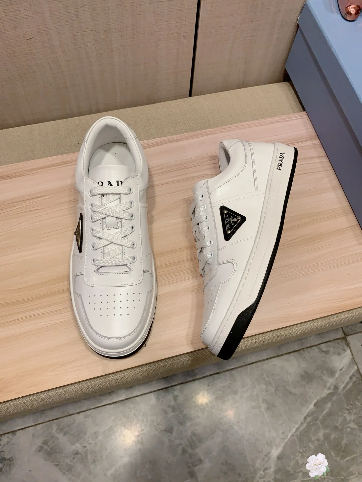 Men's Men's Shoes💰442💰💰🎩🎩[Lightning][Lightning] "PRADA*" The latest and most popular casual shoes, top brand [seduce] luxury ~ purchasing agency, top quality ~. [Strong] The upper is made of imported breathable cowhide material ➕ breathable sheepskin feet (•) with fine workmanship. The original stylish and stylish soft rubber wear-resistant and non-slip outsole is light and comfortable on the feet. The real thing looks better when photographed in real life. 226: code: 38-44, white and black 4️⃣ colors selected